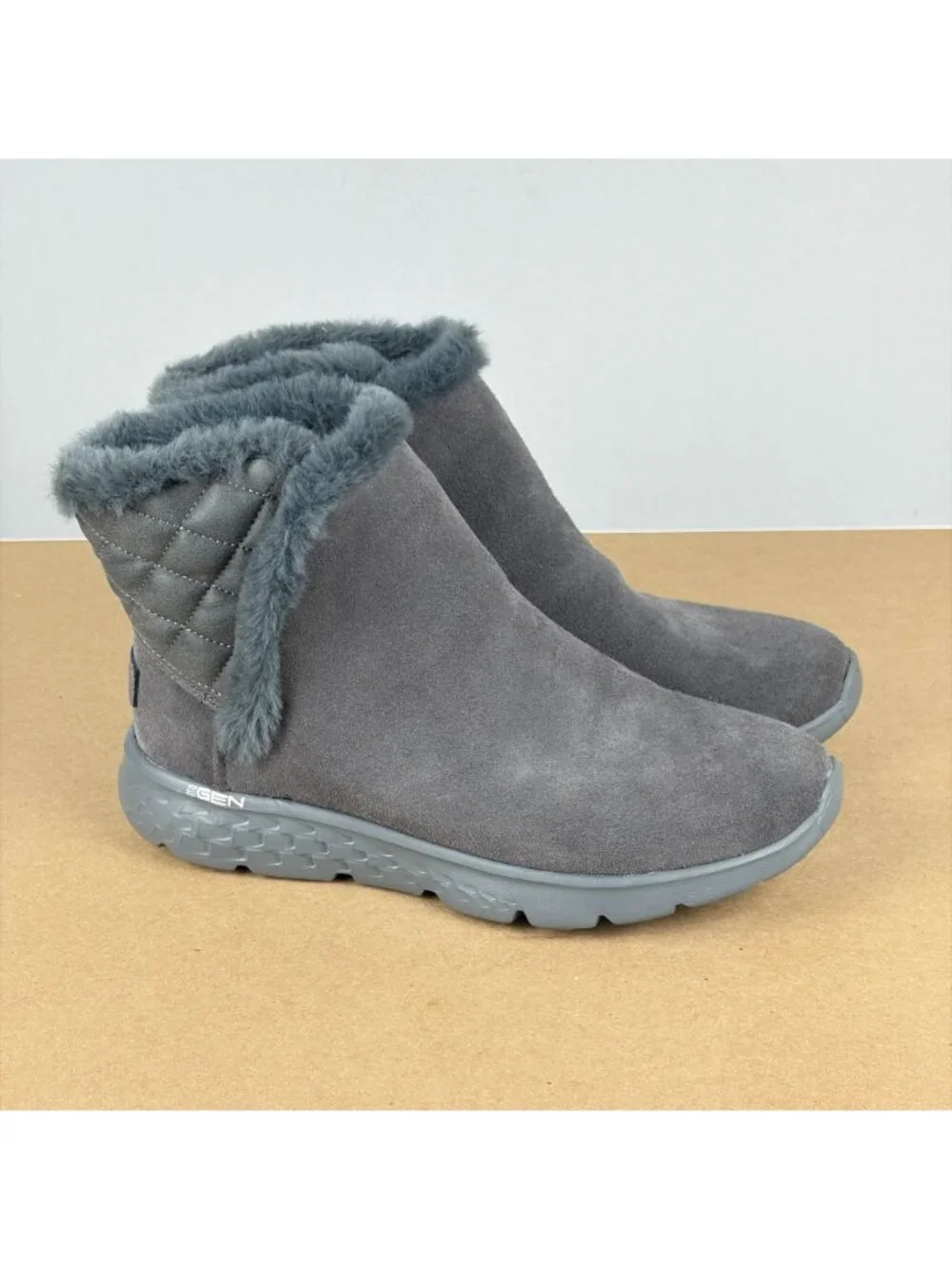 Skechers On the Go 400 Cozies Suede Boots Womens 6.5 Gray Pull On Faux Fur